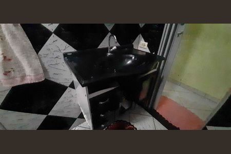 Casa à venda com 200m², 3 quartos e 2 vagas Casa à venda com 200m², 3 quartos e 2 vagasCasa 1 - Banheiro