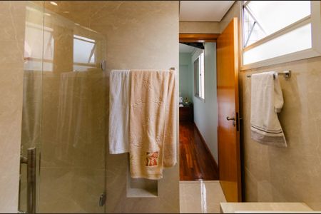 Apartamento à venda com 105m², 4 quartos e 2 vagas Apartamento à venda com 105m², 4 quartos e 2 vagasBanheiro suíte