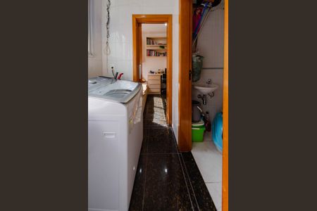 Apartamento à venda com 105m², 4 quartos e 2 vagas Apartamento à venda com 105m², 4 quartos e 2 vagasÁrea de serviço