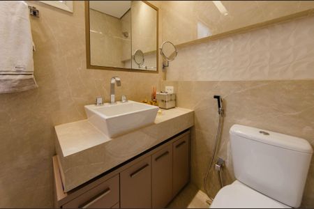 Apartamento à venda com 105m², 4 quartos e 2 vagas Apartamento à venda com 105m², 4 quartos e 2 vagasBanheiro suíte