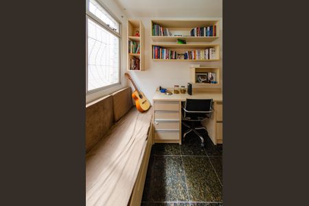 Apartamento à venda com 105m², 4 quartos e 2 vagas Apartamento à venda com 105m², 4 quartos e 2 vagasQuarto reversível