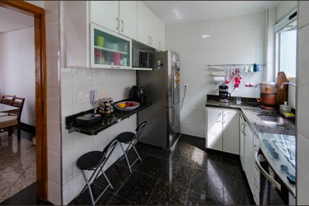 Apartamento à venda com 105m², 4 quartos e 2 vagas Apartamento à venda com 105m², 4 quartos e 2 vagasCozinha