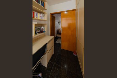 Apartamento à venda com 105m², 4 quartos e 2 vagas Apartamento à venda com 105m², 4 quartos e 2 vagasQuarto reversível