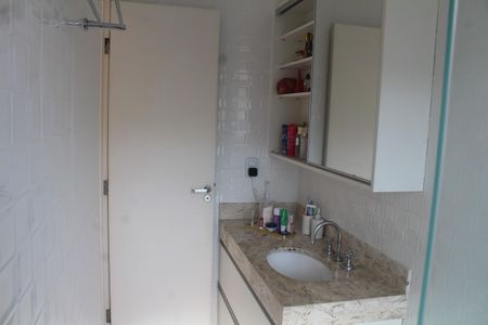 Casa de condomínio à venda com 200m², 3 quartos e 4 vagasBanheiro Suíte 3