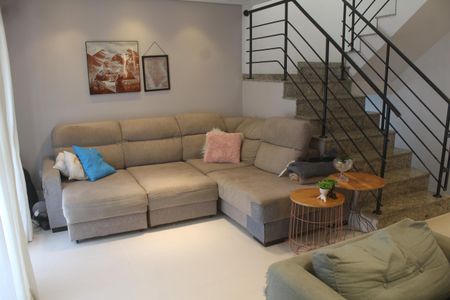 Casa de condomínio à venda com 200m², 3 quartos e 4 vagasSala