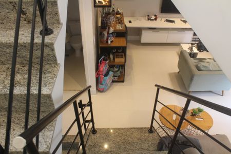 Casa de condomínio à venda com 200m², 3 quartos e 4 vagasVista Escada Sala