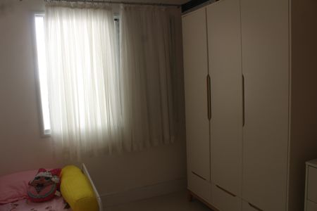 Casa de condomínio à venda com 200m², 3 quartos e 4 vagasSuíte 2