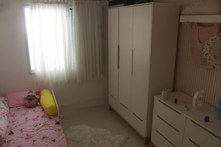 Casa de condomínio à venda com 200m², 3 quartos e 4 vagasSuíte 2