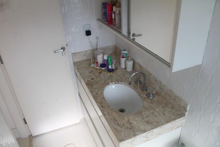 Casa de condomínio à venda com 200m², 3 quartos e 4 vagasBanheiro Suíte 3