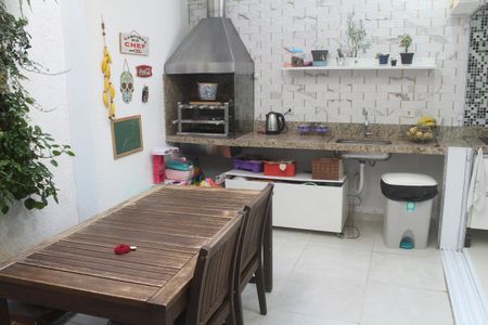 Casa de condomínio à venda com 200m², 3 quartos e 4 vagasÁrea de Serviço