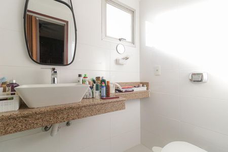 Apartamento à venda com 84m², 2 quartos e 1 vaga Apartamento à venda com 84m², 2 quartos e 1 vagaBanheiro da Suíte