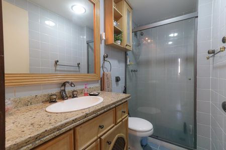 Apartamento à venda com 84m², 2 quartos e 1 vaga Apartamento à venda com 84m², 2 quartos e 1 vagaBanheiro Social