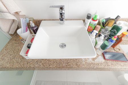 Apartamento à venda com 84m², 2 quartos e 1 vaga Apartamento à venda com 84m², 2 quartos e 1 vagaBanheiro da Suíte