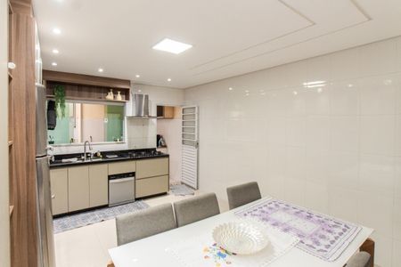 Casa à venda com 107m², 3 quartos e 2 vagasCozinha