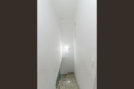 Casa à venda com 107m², 3 quartos e 2 vagasEscada