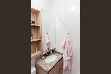 Casa à venda com 107m², 3 quartos e 2 vagasBanheiro