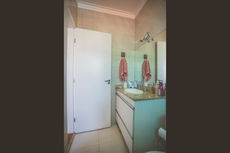 Casa de condomínio à venda com 135m², 3 quartos e 2 vagasBanheiro da Suíte