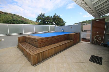 Casa à venda com 225m², 4 quartos e 2 vagasPiscina