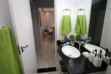 Casa à venda com 225m², 4 quartos e 2 vagasBanheiro Social