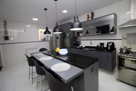 Casa à venda com 225m², 4 quartos e 2 vagasCozinha