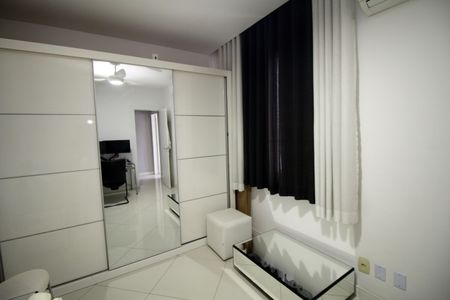 Casa à venda com 225m², 4 quartos e 2 vagasQuarto 1- escritório