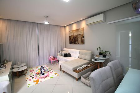 Casa à venda com 225m², 4 quartos e 2 vagasSala