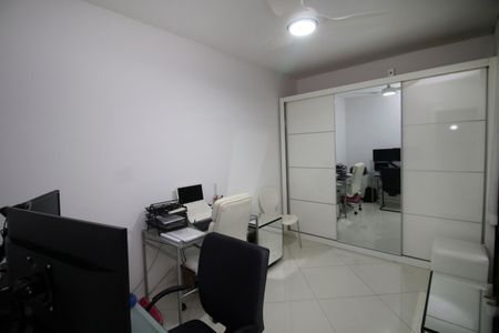 Casa à venda com 225m², 4 quartos e 2 vagasQuarto 1- escritório