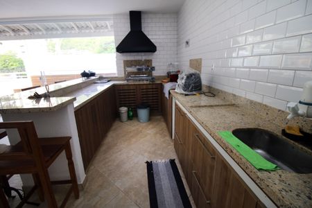 Casa à venda com 225m², 4 quartos e 2 vagasÁrea gourmet - Churrasqueira