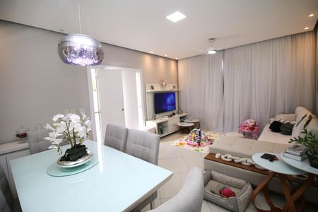 Casa à venda com 225m², 4 quartos e 2 vagasSala