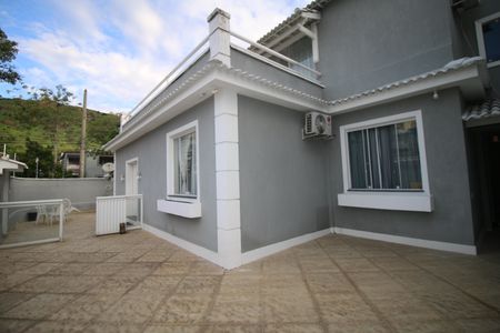 Casa à venda com 225m², 4 quartos e 2 vagasÁrea externa