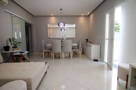 Casa à venda com 225m², 4 quartos e 2 vagasSala