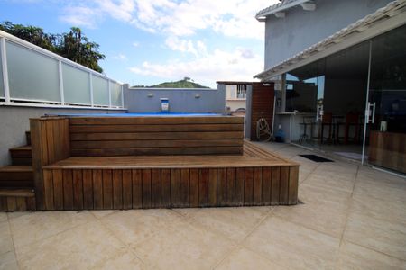 Casa à venda com 225m², 4 quartos e 2 vagasPiscina