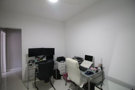 Casa à venda com 225m², 4 quartos e 2 vagasQuarto 1- escritório