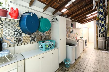 Casa à venda com 250m², 3 quartos e 4 vagasÁrea de Serviço