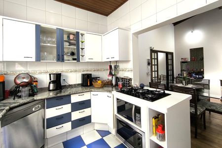 Casa à venda com 250m², 3 quartos e 4 vagasCozinham