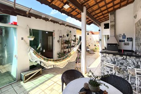 Casa à venda com 250m², 3 quartos e 4 vagasEspaço Gourmet