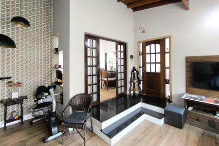 Casa à venda com 250m², 3 quartos e 4 vagasSala