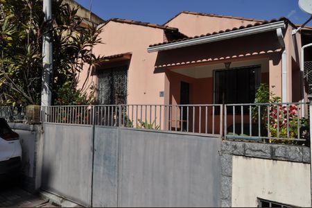 Casa de condomínio à venda com 225m², 4 quartos e 1 vagaFachada