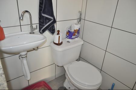 Casa de condomínio à venda com 225m², 4 quartos e 1 vagaBanheiro de Serviço