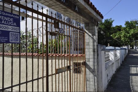 Casa de condomínio à venda com 225m², 4 quartos e 1 vagaPlaca