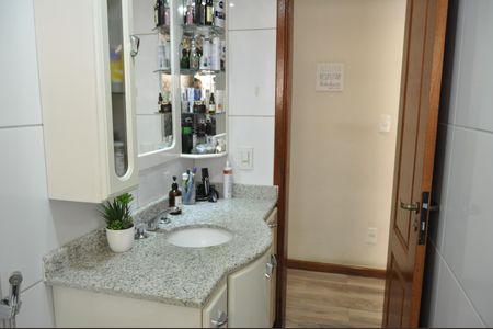 Casa de condomínio à venda com 225m², 4 quartos e 1 vagaBanheiro 