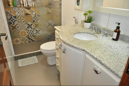 Casa de condomínio à venda com 225m², 4 quartos e 1 vagaBanheiro 