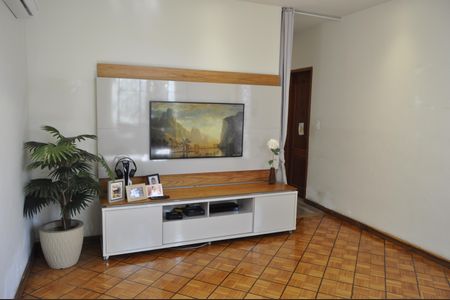 Casa de condomínio à venda com 225m², 4 quartos e 1 vagaSala