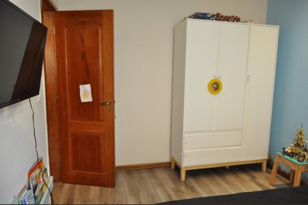Casa de condomínio à venda com 225m², 4 quartos e 1 vagaQuarto 2