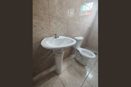 Casa para alugar com 75m², 3 quartos e 2 vagas Casa para alugar com 75m², 3 quartos e 2 vagasBanheiro