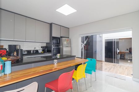 Casa de condomínio à venda com 150m², 4 quartos e 2 vagasCozinha