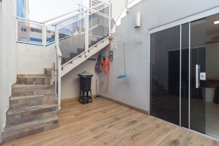 Casa de condomínio à venda com 150m², 4 quartos e 2 vagasQuintal