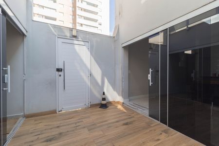 Casa de condomínio à venda com 150m², 4 quartos e 2 vagasQuintal