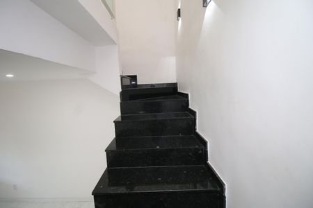 Casa à venda com 130m², 3 quartos e sem vagaSala - Escada