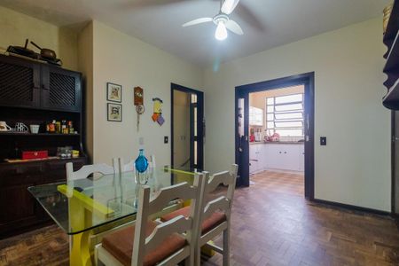 Casa à venda com 300m², 3 quartos e 1 vagaSala de jantar